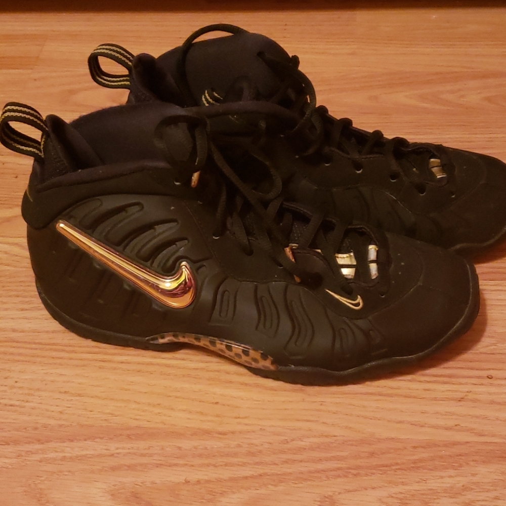 Nike Air Foamposite Pro Black Metallic Gold